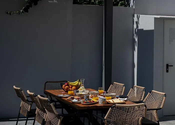 Villa Neutral Haven *